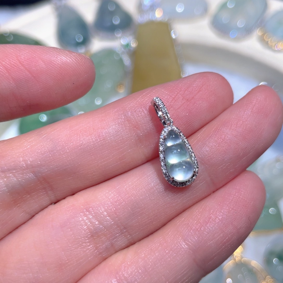 翡翠颈饰18K金镶嵌翡翠