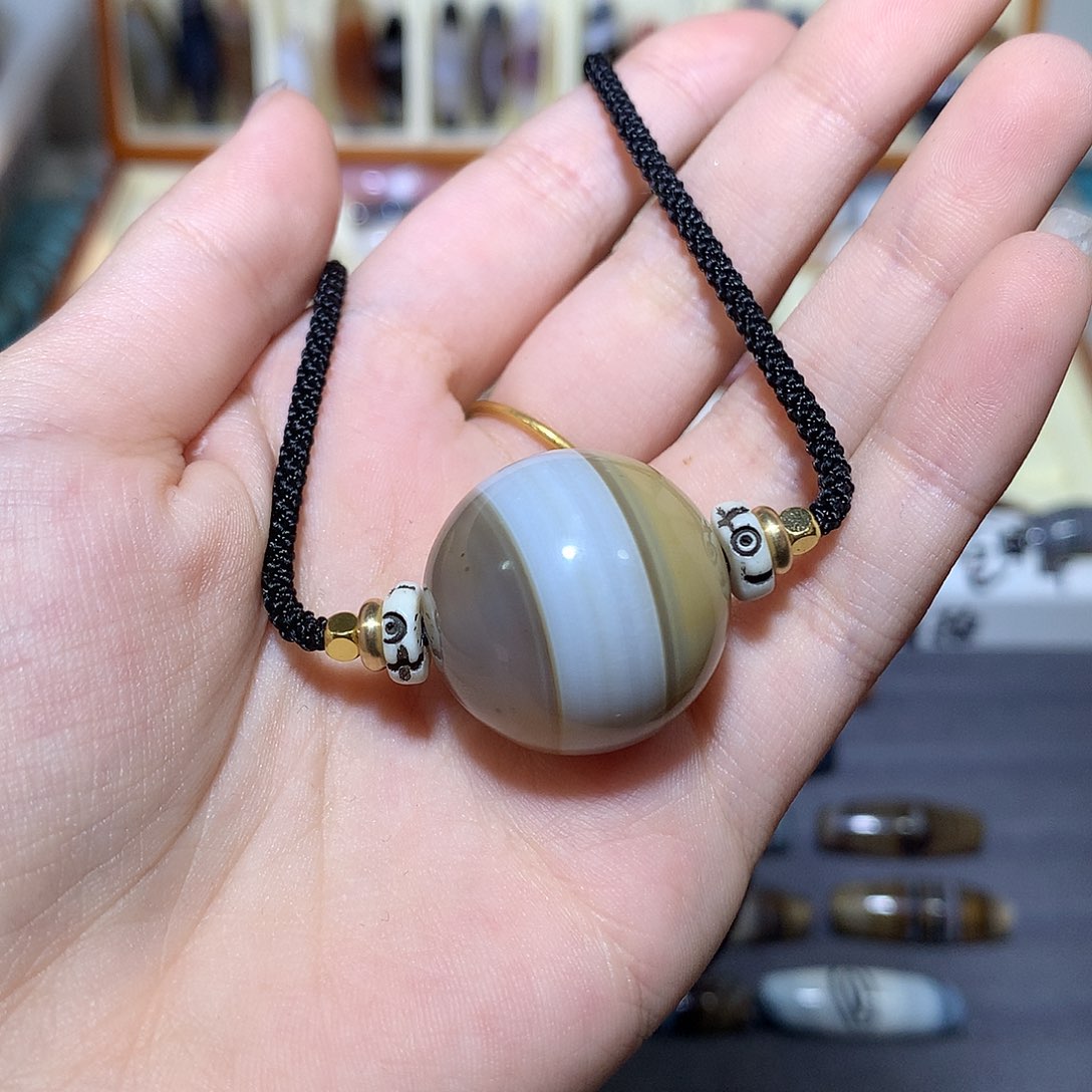 唐***石玛瑙/玉髓未镶嵌颈饰