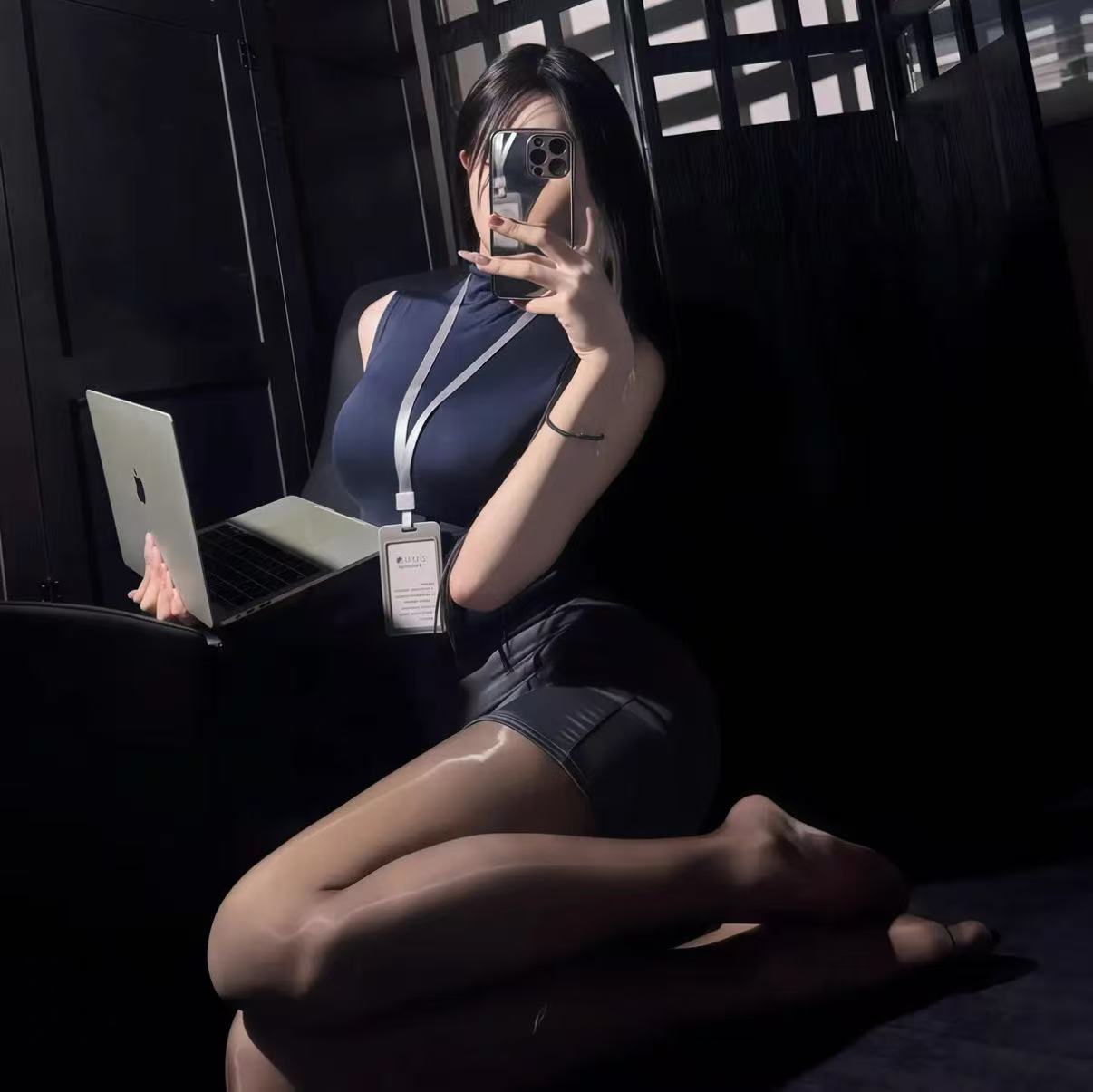 【风俏小秘】大码*性感修身背心上衣女气质御姐包臀短裙套装