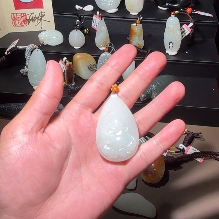 晓***平和田玉（糖玉）未镶嵌颈饰