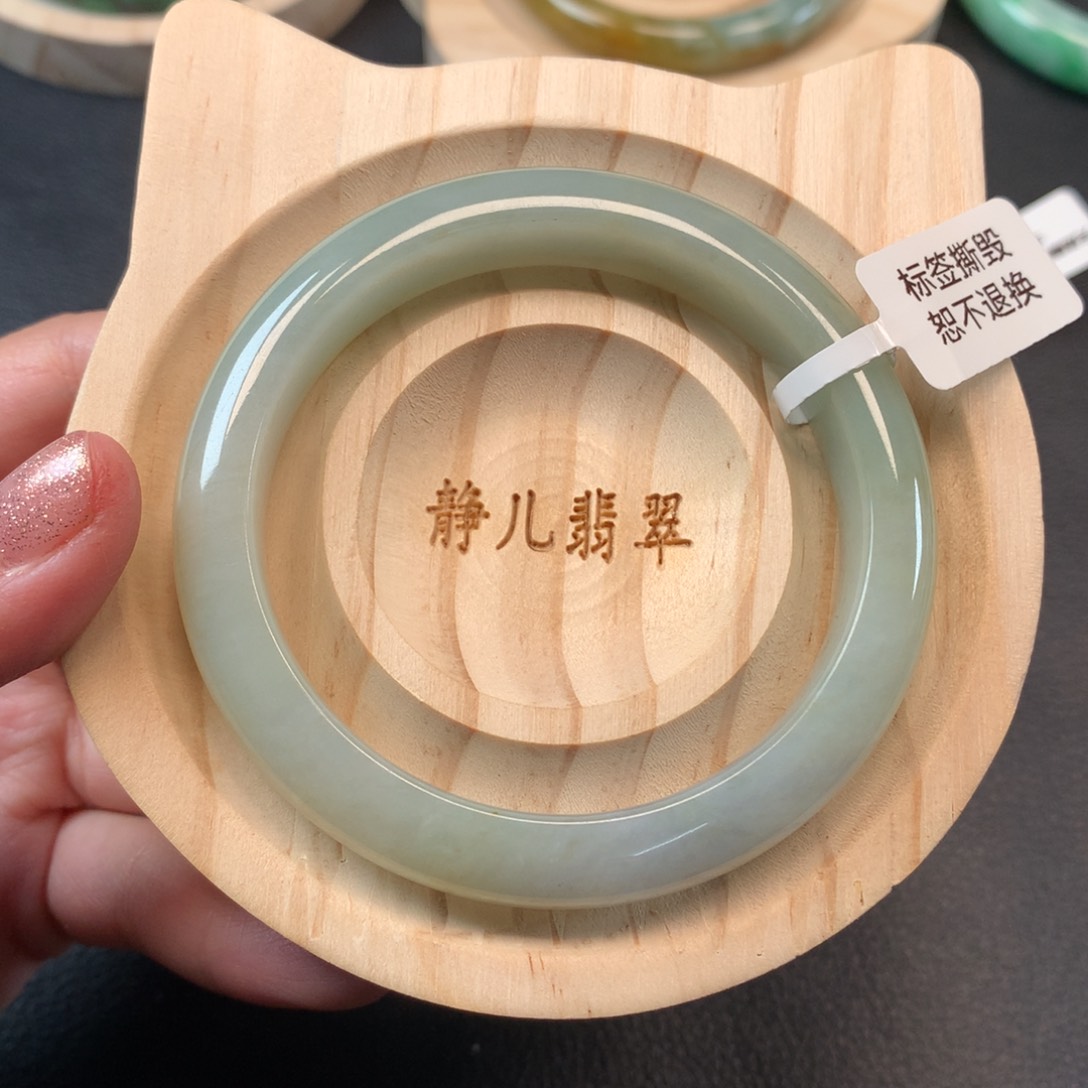 翡翠手镯未镶嵌55圈口