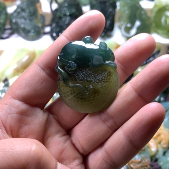 蛇纹石玉岫玉挂件未镶嵌