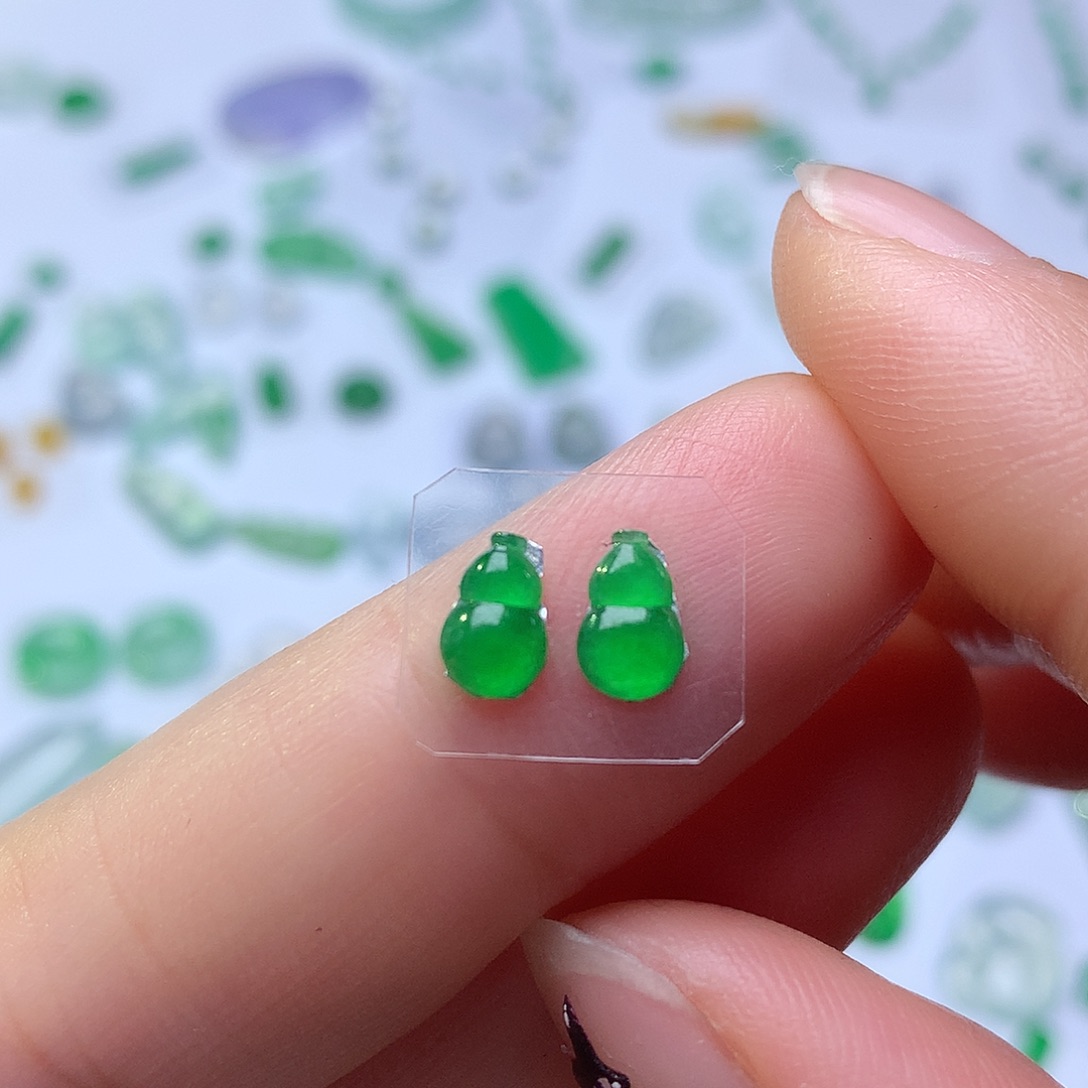 翡翠未镶嵌颈饰葫芦