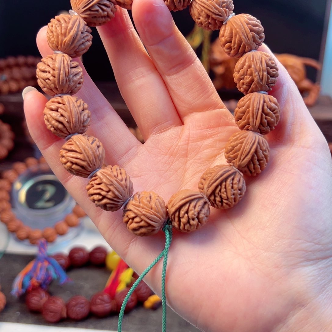 【闪购商品】桃核吊坠18刺龙元宝