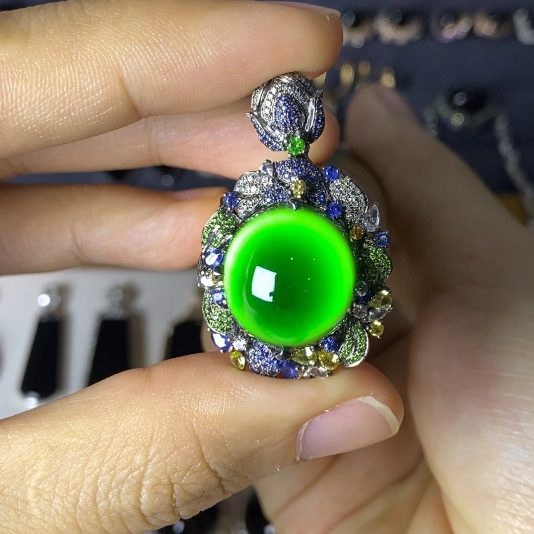 缅甸翡翠墨翠吊坠