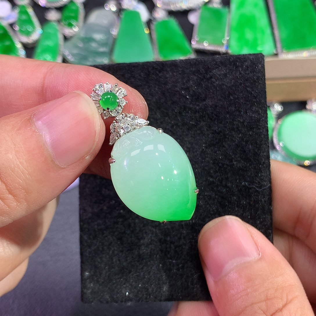 翡翠吊坠(赠链)18K金镶嵌R****9