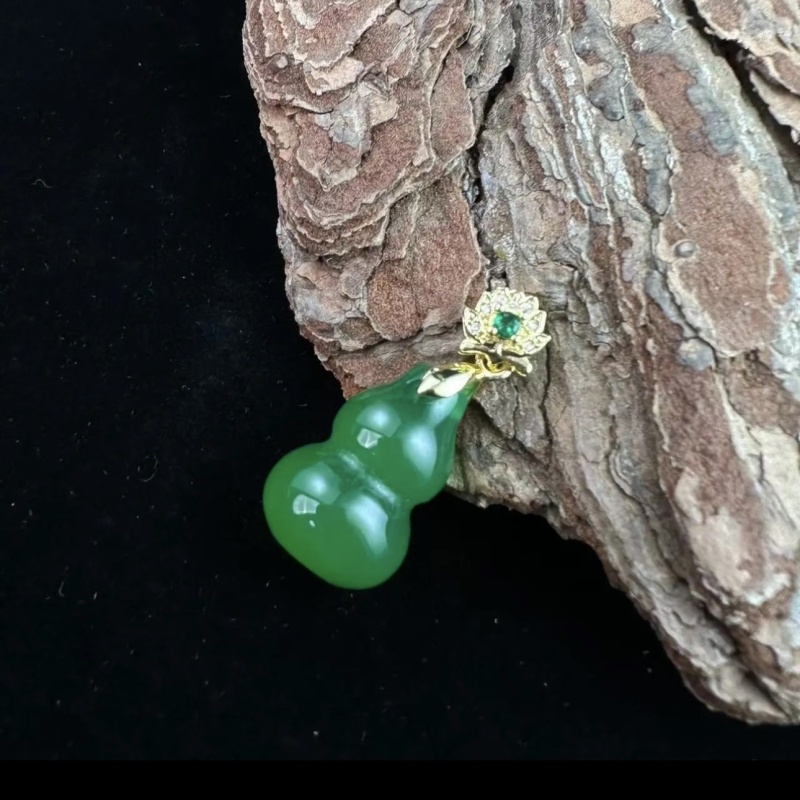 b21-天然 高端 大气 时尚 吊坠  绿玉髓葫芦吊坠---多样性发其一