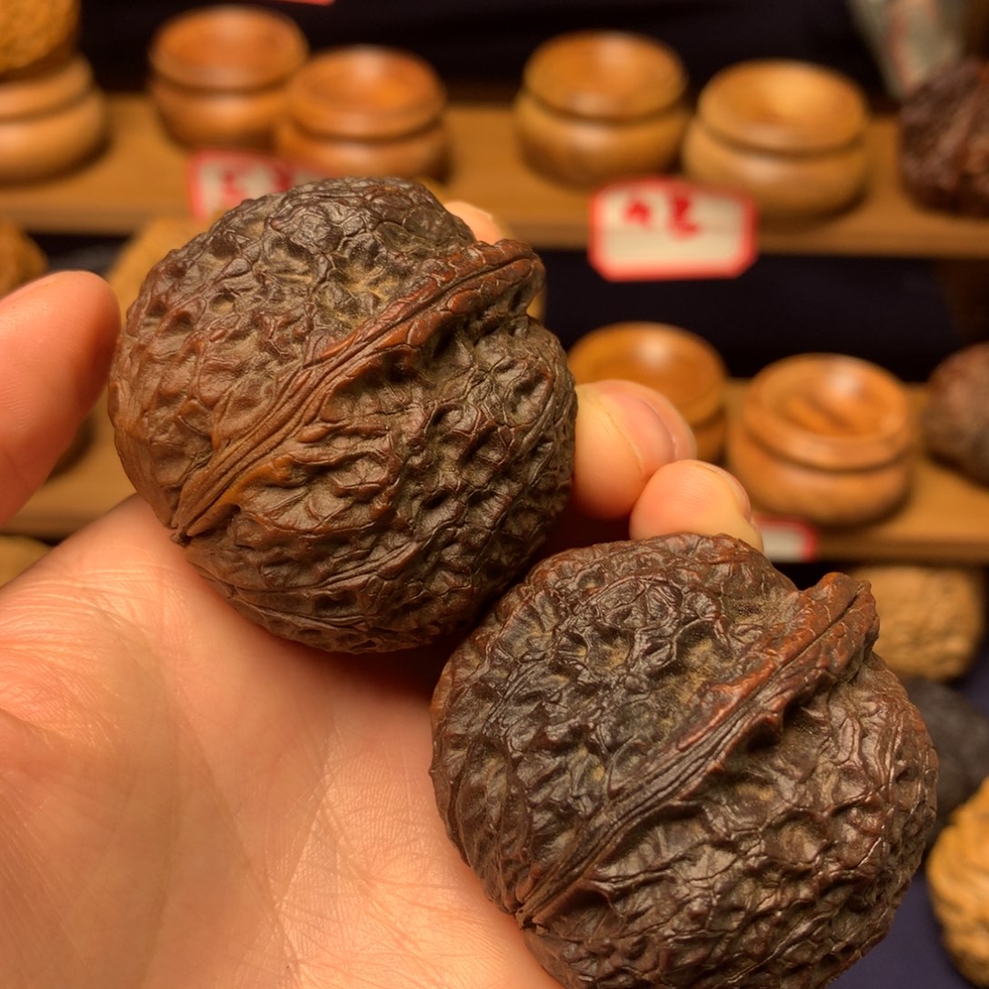 文玩核桃吊坠东*.七彩大苹果