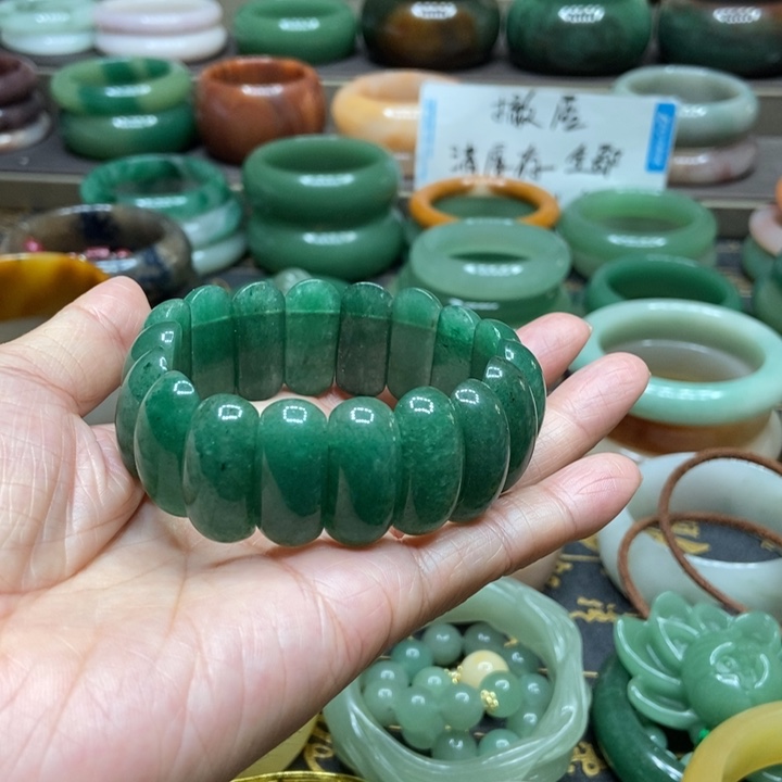 石英质玉手镯未镶嵌