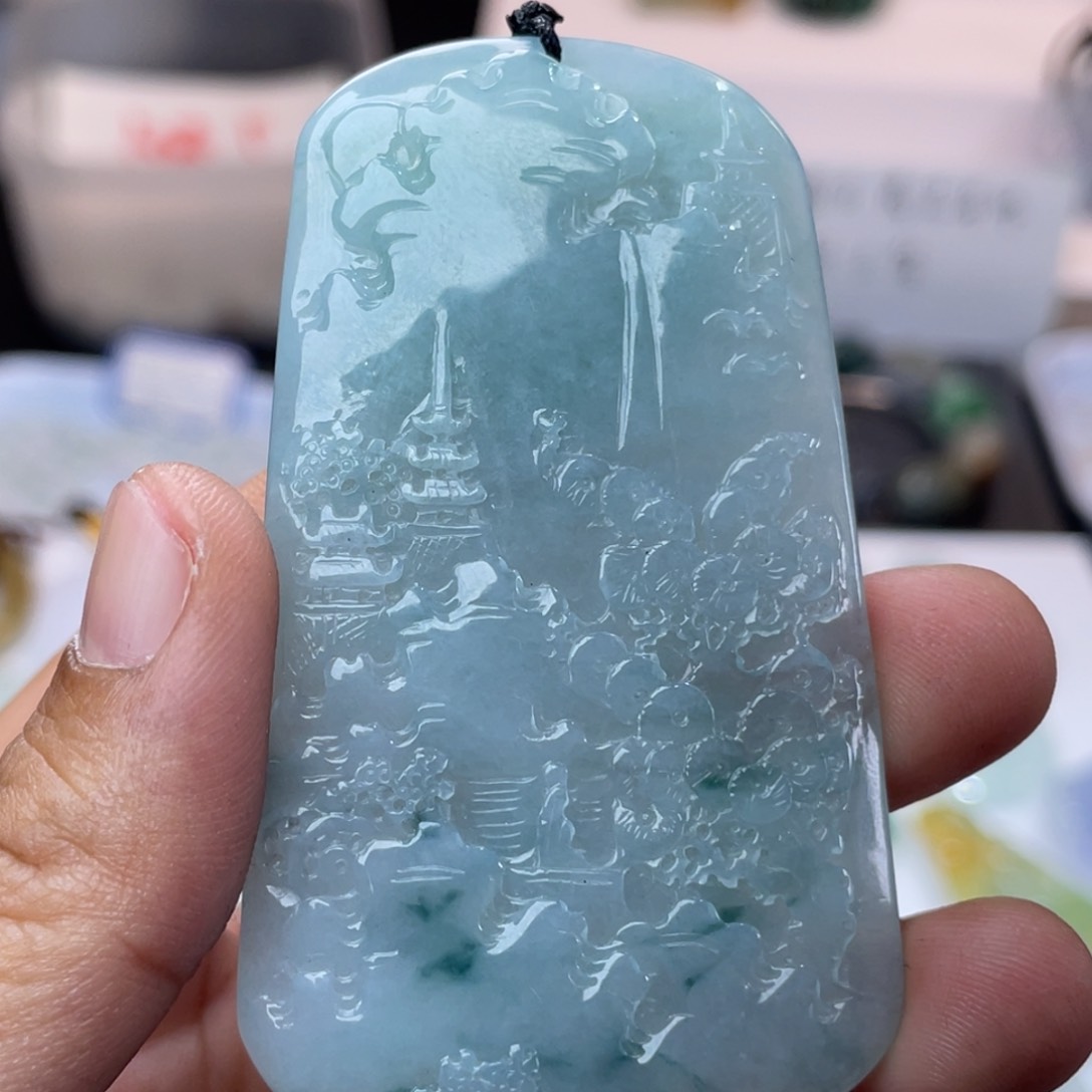 翡翠颈饰未镶嵌版***哥山水牌