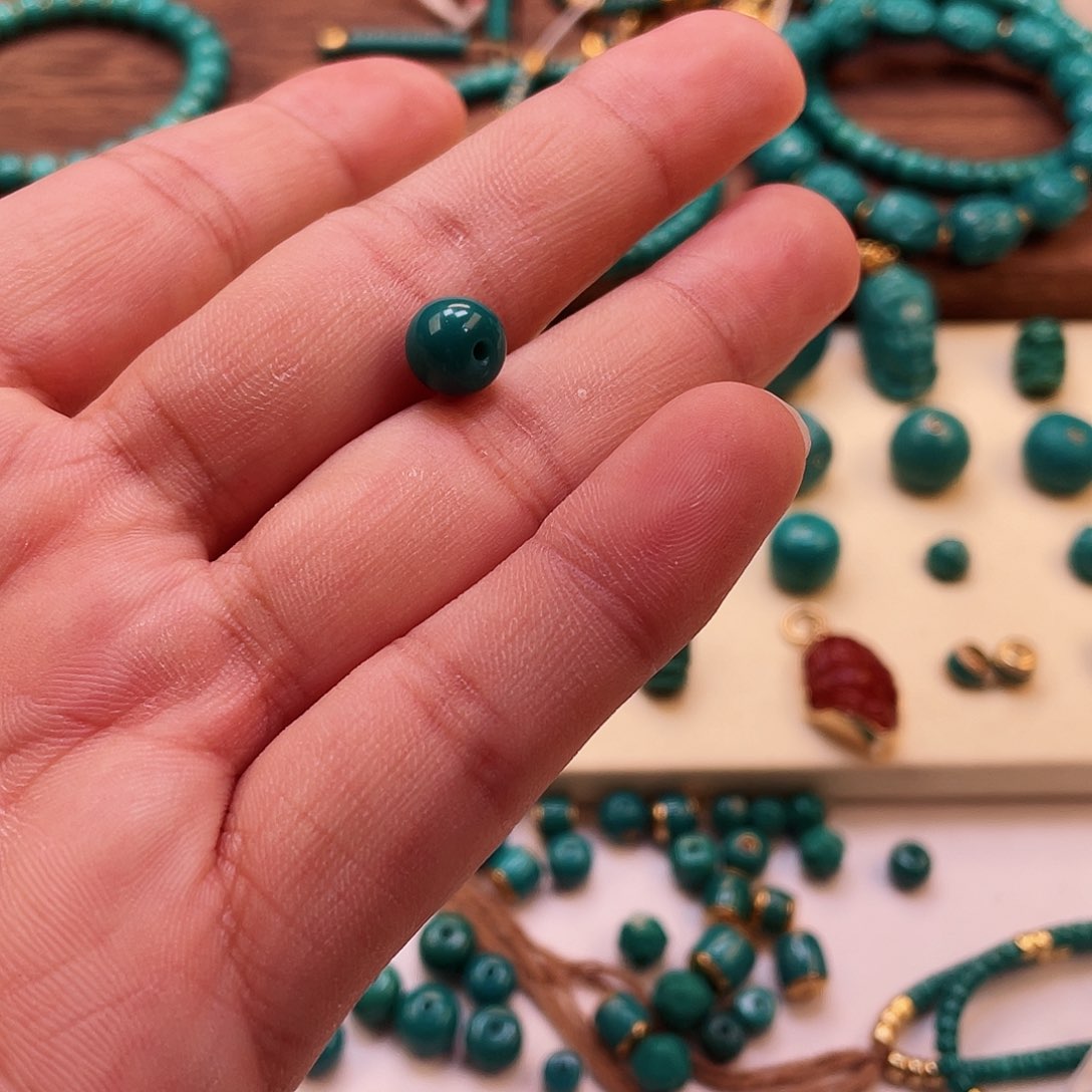 绿松石颈饰未镶嵌