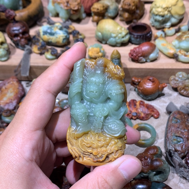 未镶嵌岫岩河磨玉（透闪石质玉）把件皇**拉