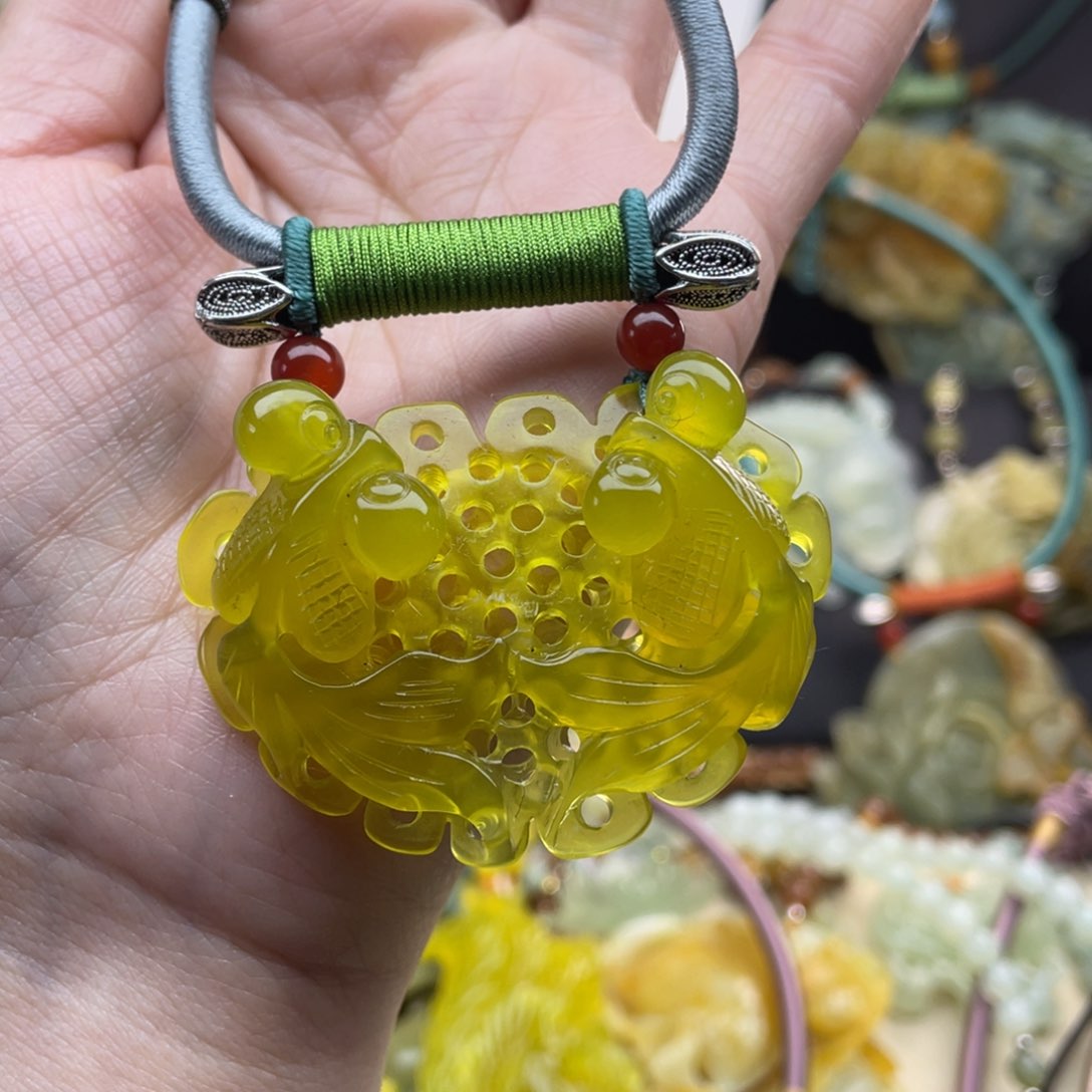 蛇纹石玉颈饰未镶嵌