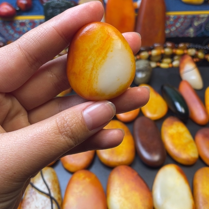 无***语和田玉未镶嵌颈饰