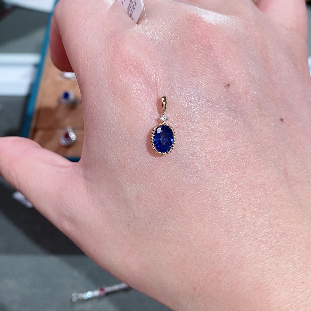 蓝宝石颈饰18K金镶嵌1.56克拉