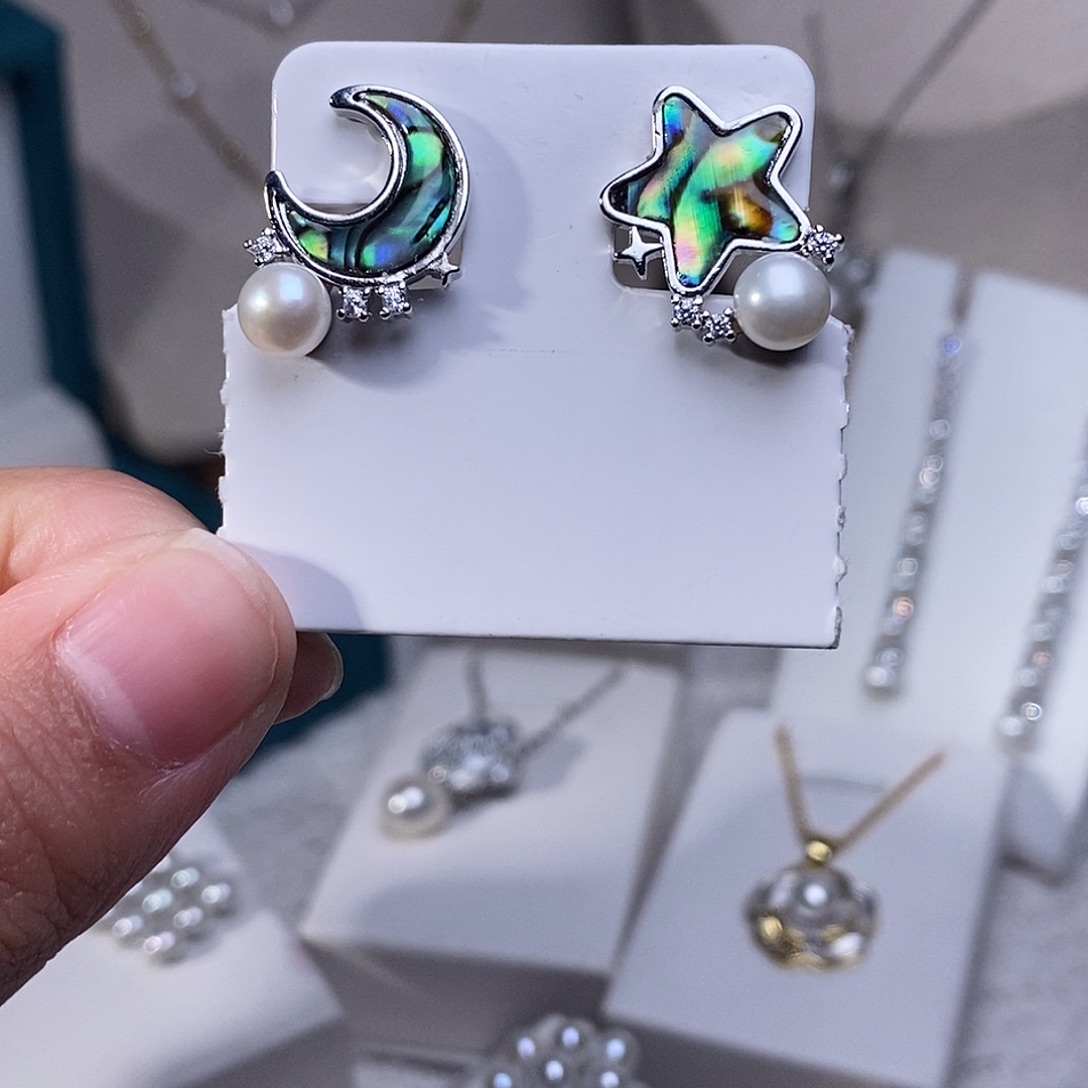 淡水珍珠银S925镶嵌耳饰