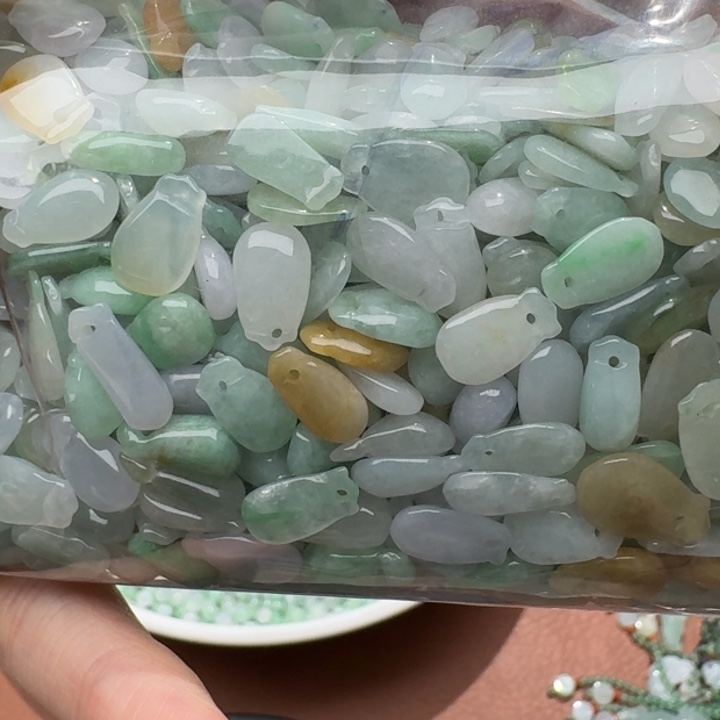 未镶嵌挂件翡翠福利20个，不包邮，拍一单邮费发货