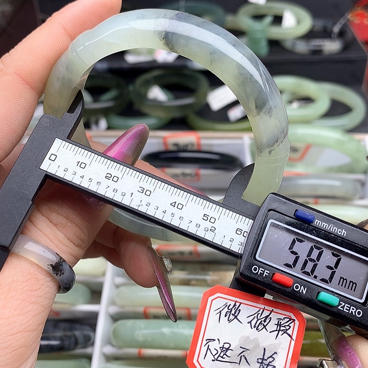 蛇纹石玉手镯未镶嵌899