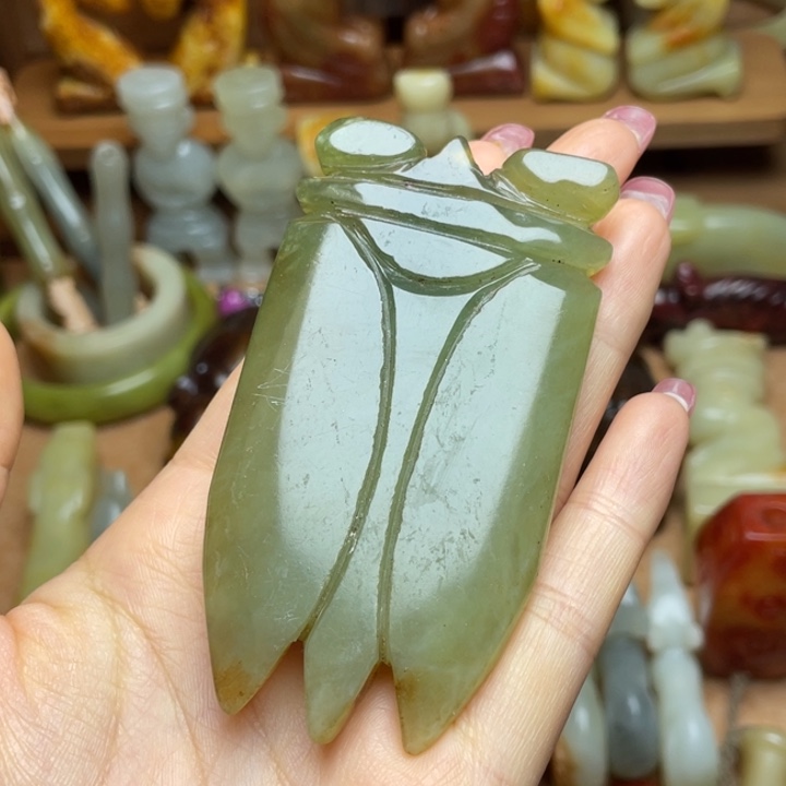 蛇纹石玉未镶嵌颈饰