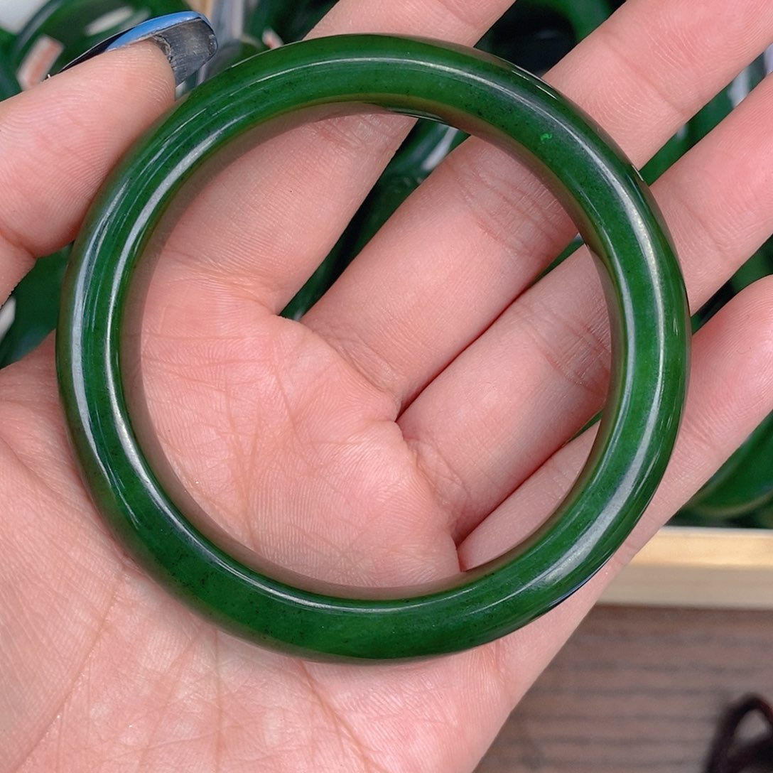 无***求和田玉（碧玉）未镶嵌手链