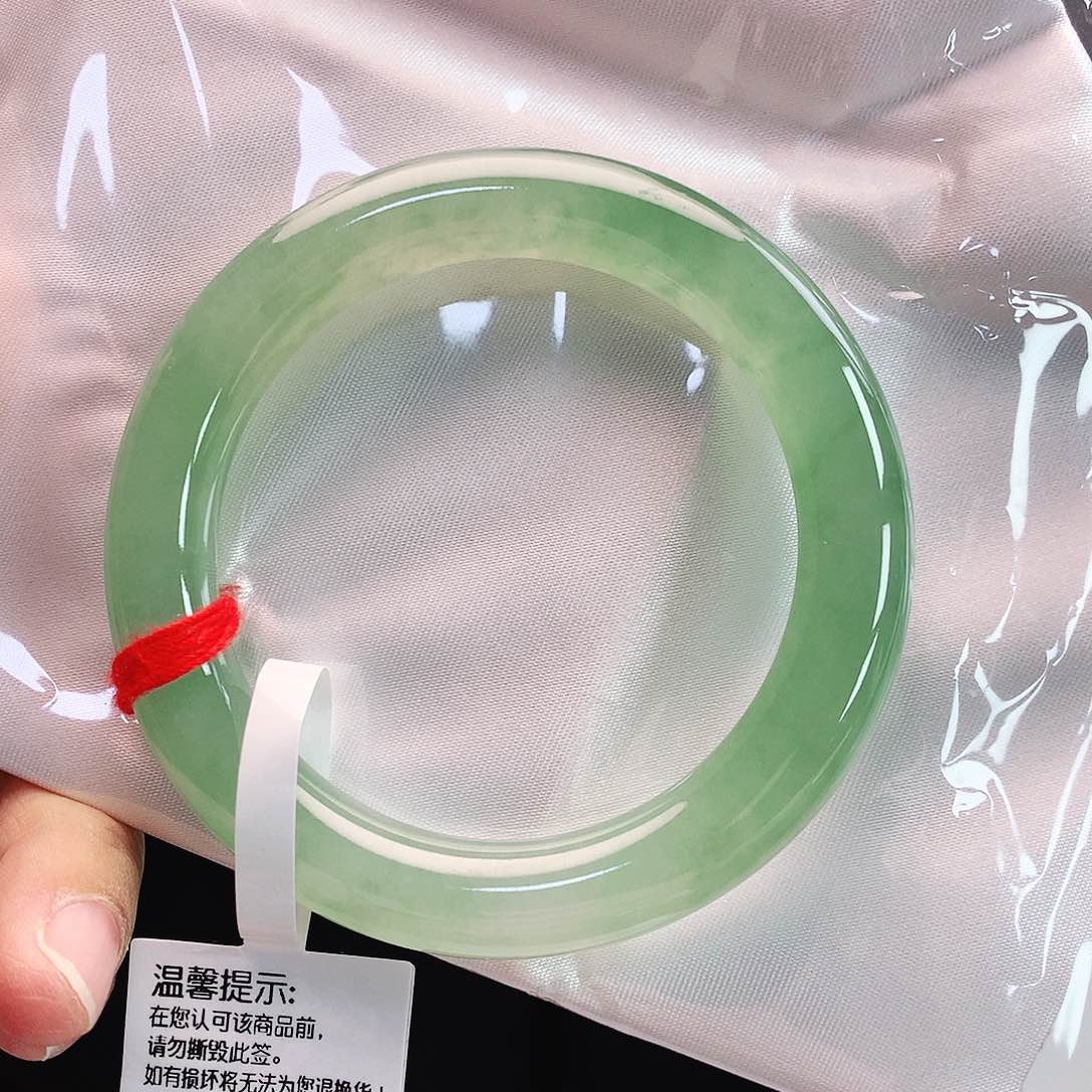翡翠手镯未镶嵌馨53胖