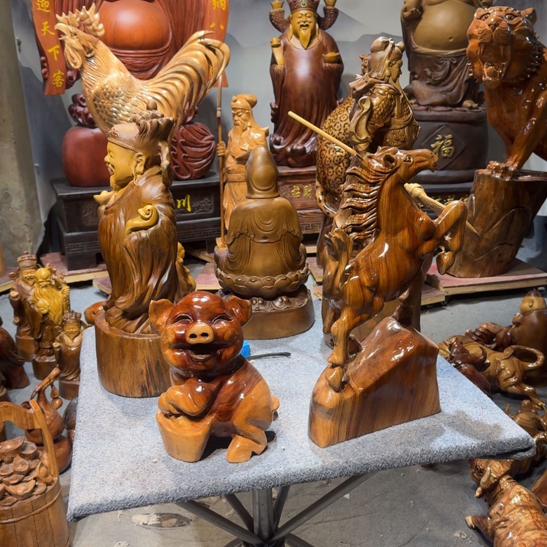 香樟木杨**糕香樟木小猪摆件