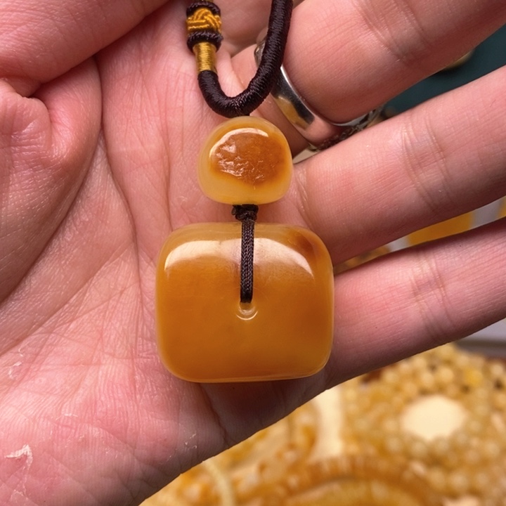琥珀珠宝奇石未镶嵌
