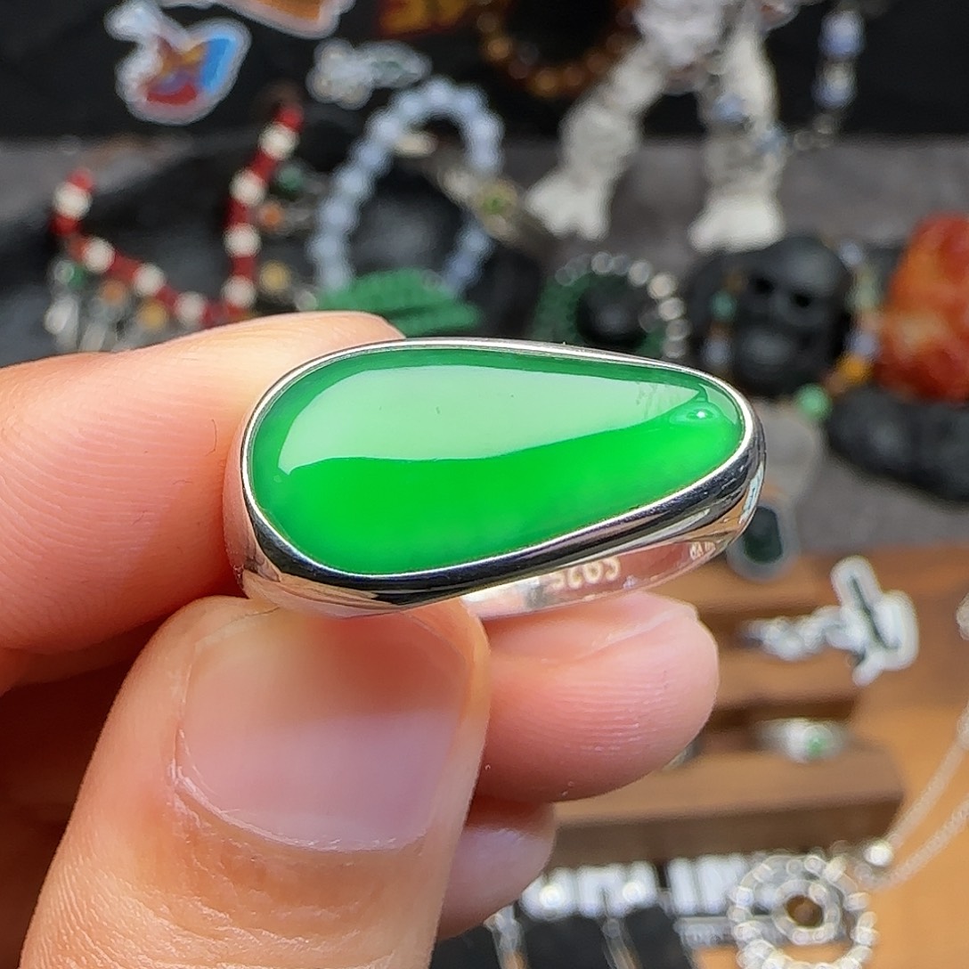 T***T翡翠银S925镶嵌戒指