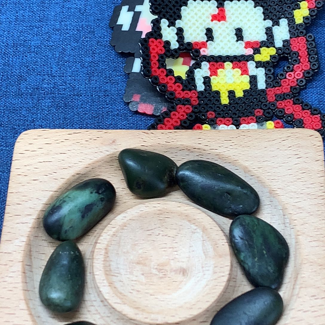 青***草和田玉未镶嵌挂件