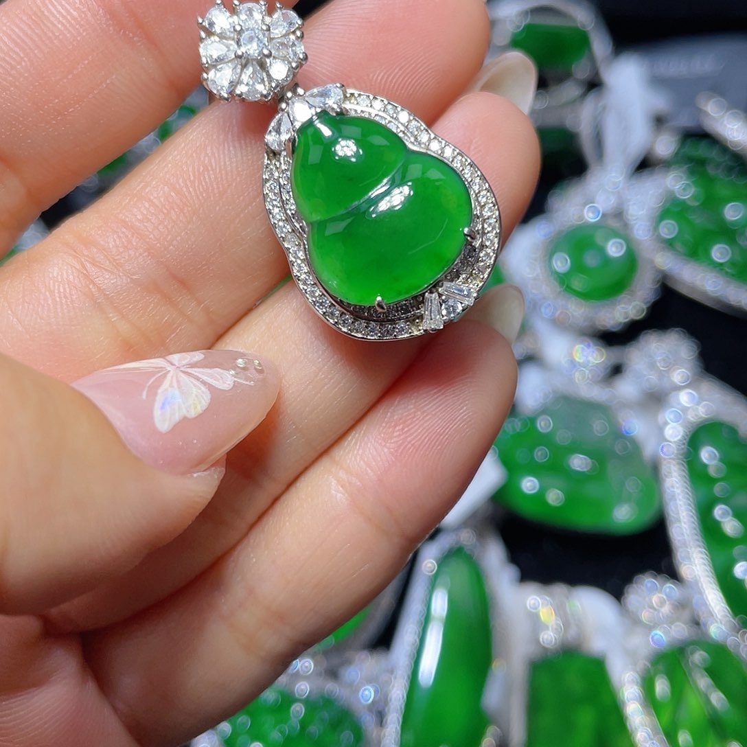 翡翠颈饰银S925镶嵌翡翠