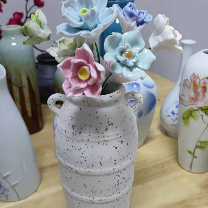 陶瓷陶瓷花瓶带花一起