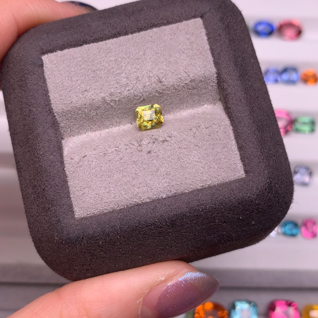 榍石裸石未镶嵌0.86克拉