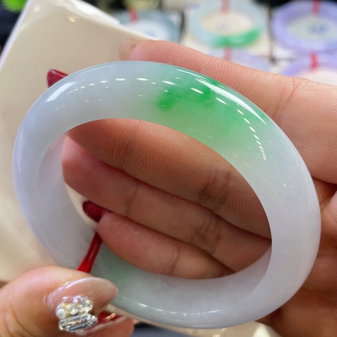 未镶嵌手镯翡翠56圈白底青9号 包容
