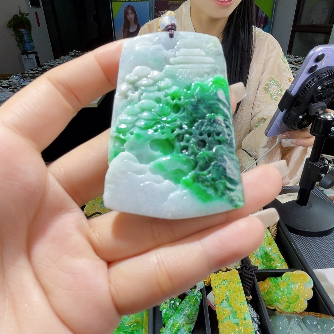 颈饰未镶嵌翡翠一