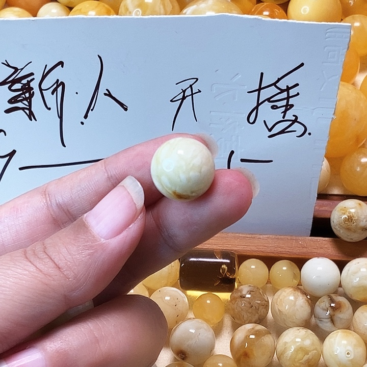 琥珀未镶嵌颈饰天然蜜蜡