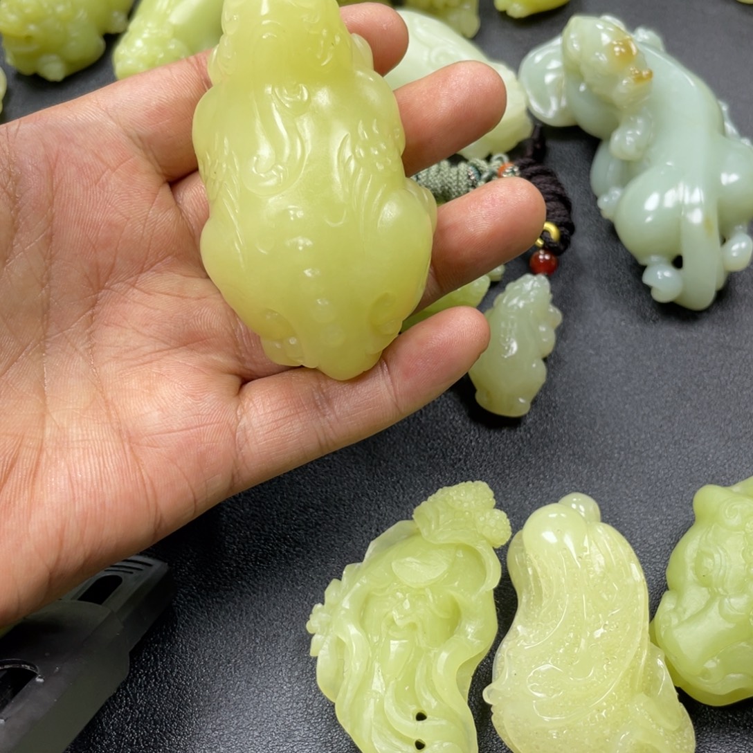 *****和田玉（黄玉）未镶嵌颈饰