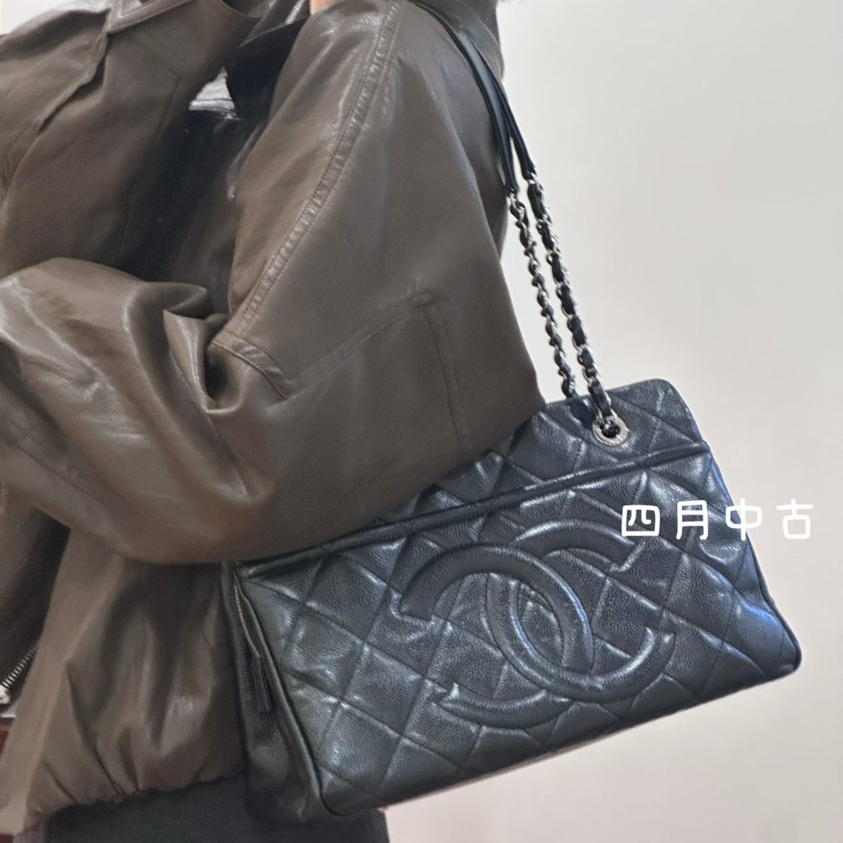 95新 Chanel/香奈儿  黑银荔枝皮大logo托特包