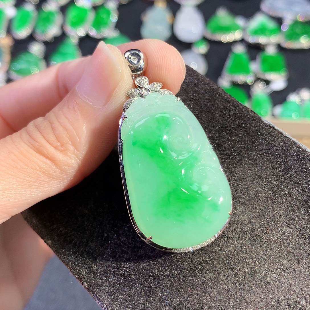 翡翠18K金镶嵌吊坠(赠链)