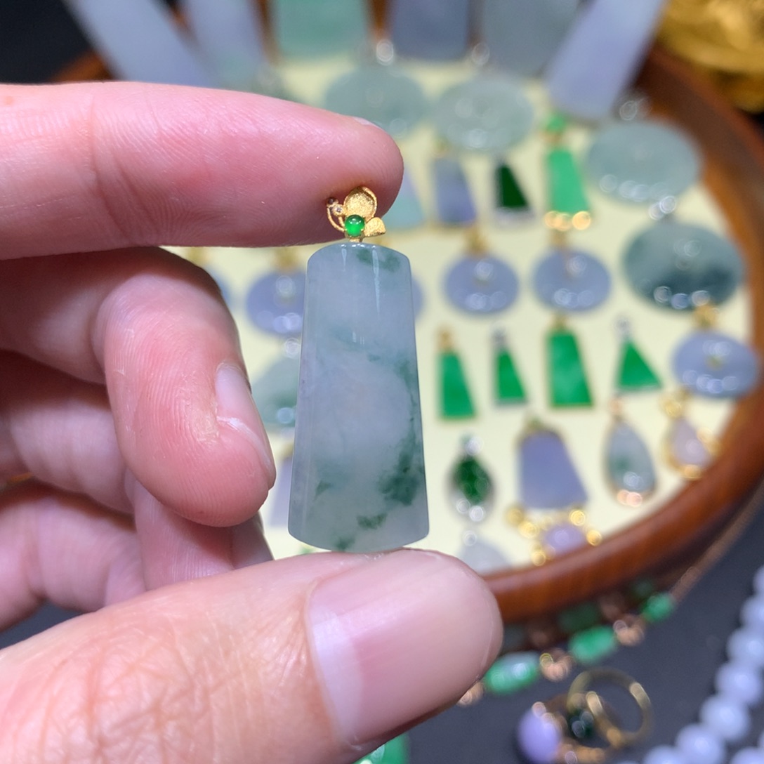 翡翠吊坠(不含链)18K金镶嵌