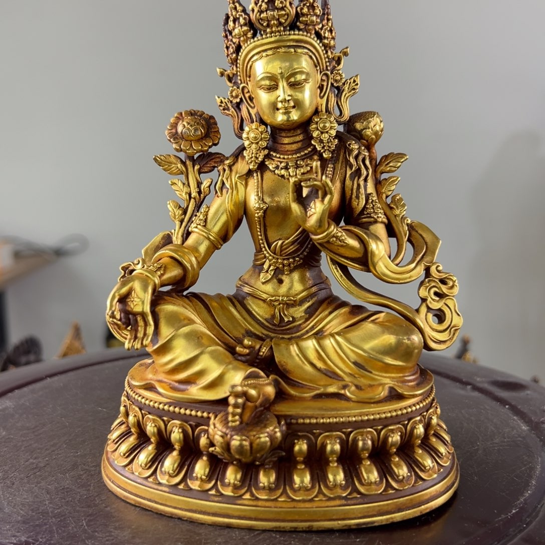 绪**方佛像的造型和造型