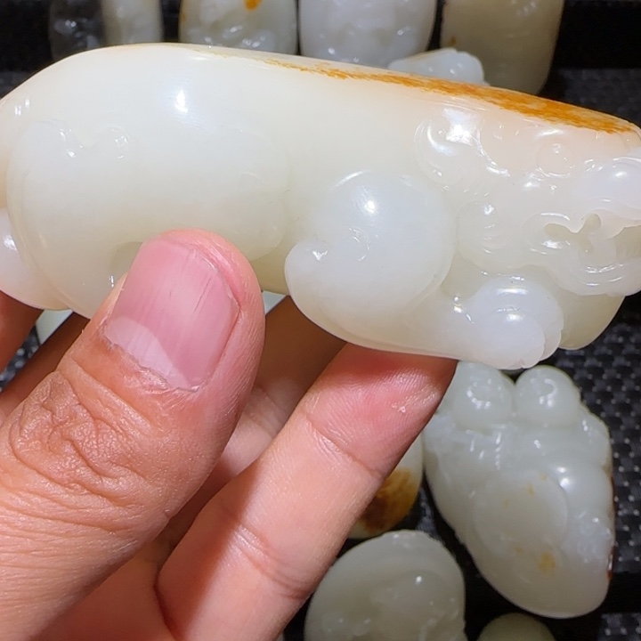 无***酒和田玉未镶嵌颈饰