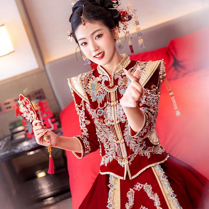 高端丝绒秀禾服新娘婚服2025新款中式婚礼礼服结婚云肩款冬季嫁衣