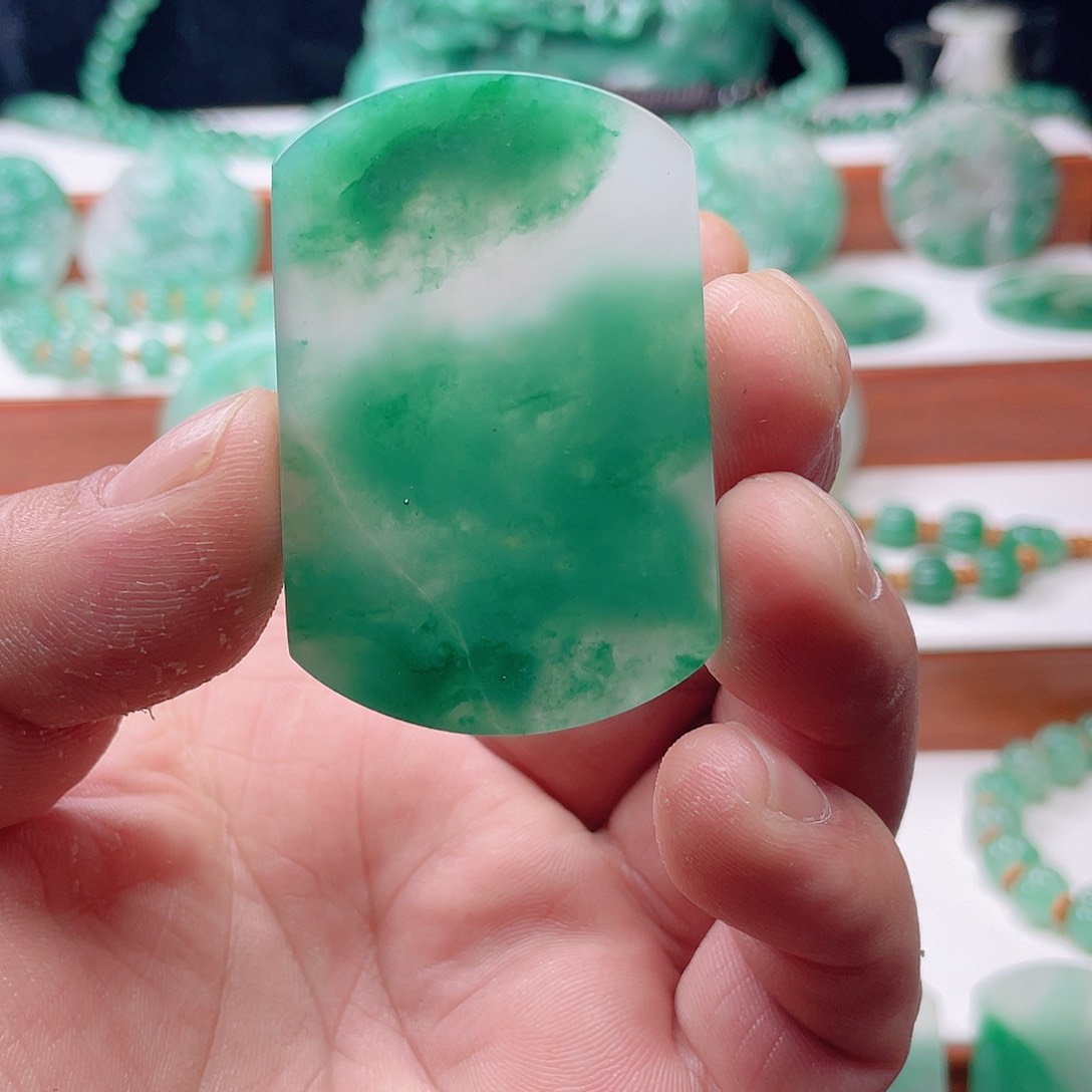 颈饰未镶嵌石英质玉石****远