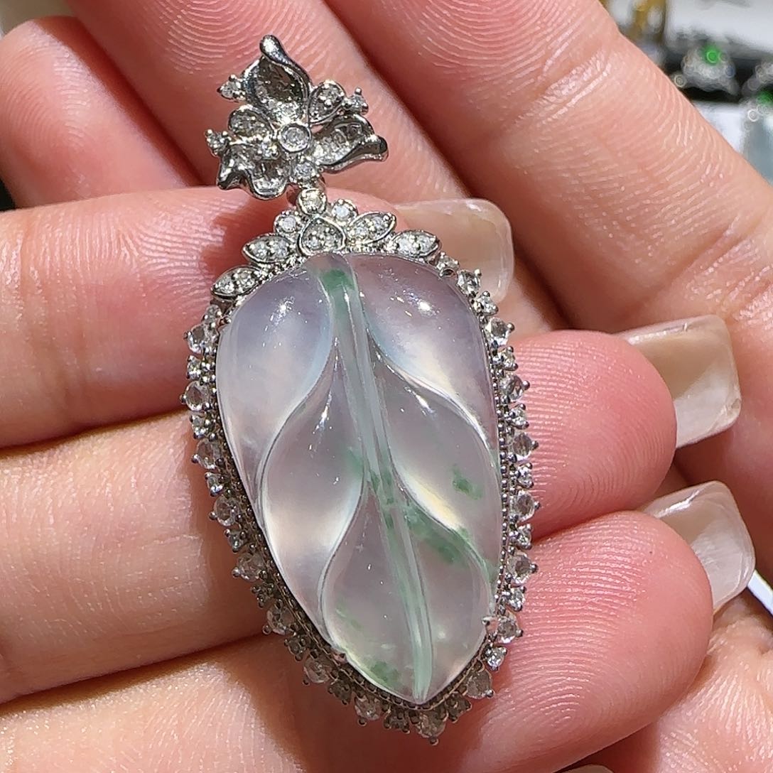 【闪购商品】颈饰18K金镶嵌翡翠天然