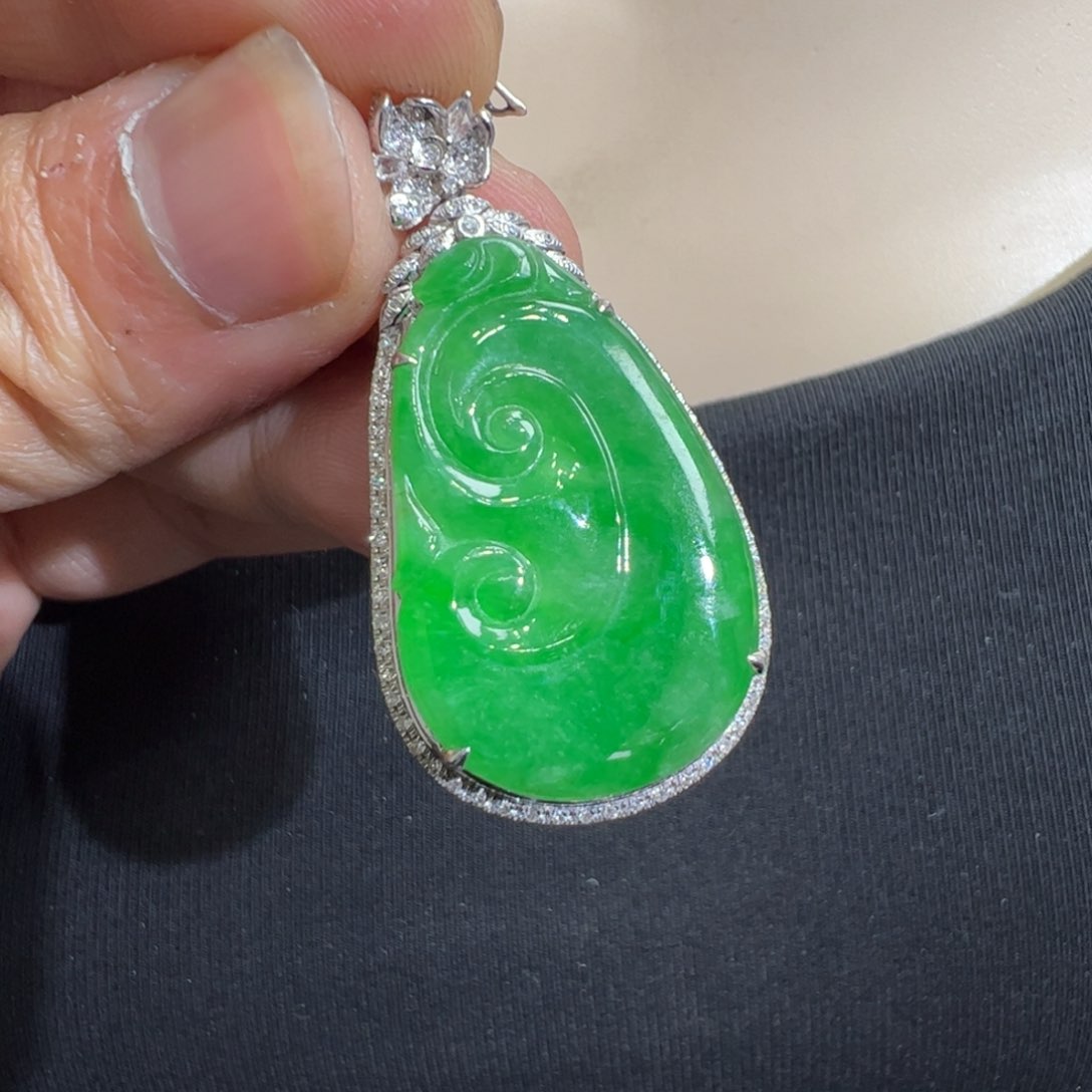 翡翠吊坠(不含链)18K金镶嵌