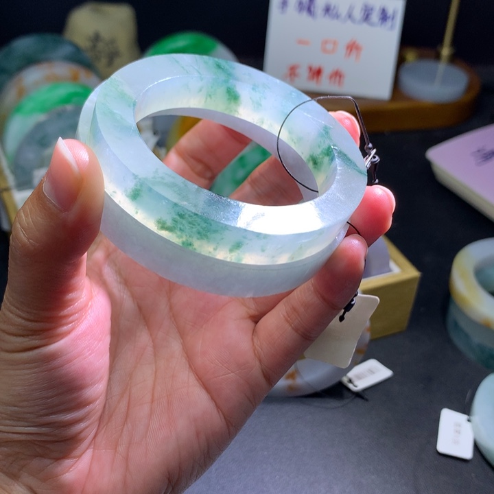 定制翡翠未镶嵌翡翠手镯