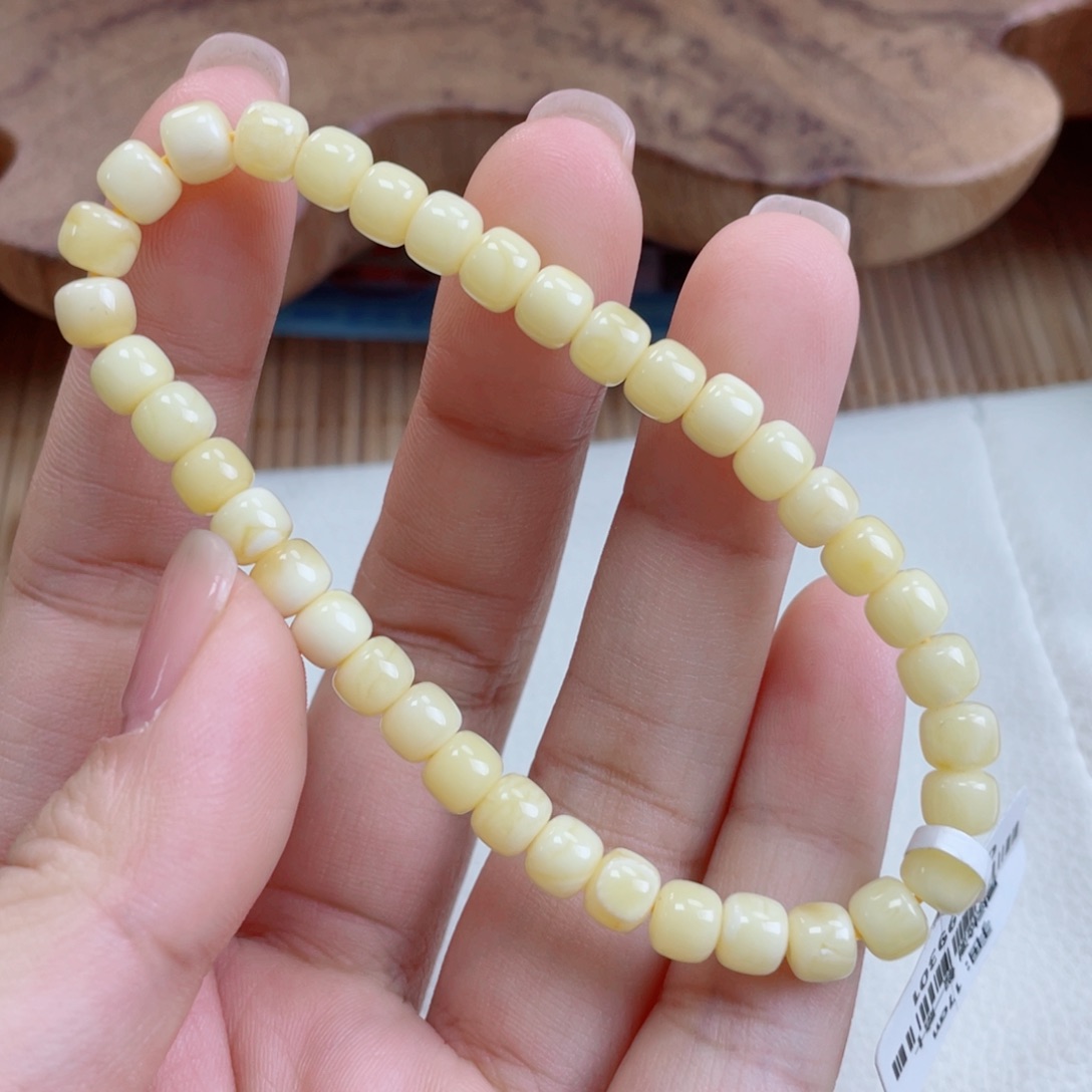 蜜蜡裸石未镶嵌蜜蜡51