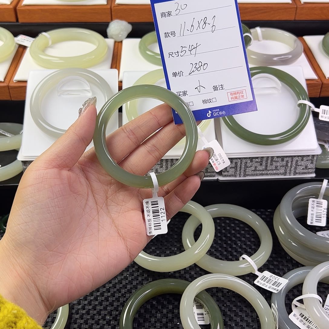 和田玉手镯未镶嵌小*福