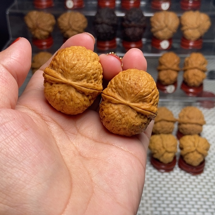 文玩核桃把件蚂蚁纹元宝5