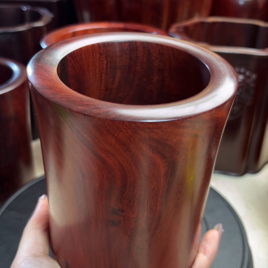 檀香木小叶紫檀笔筒